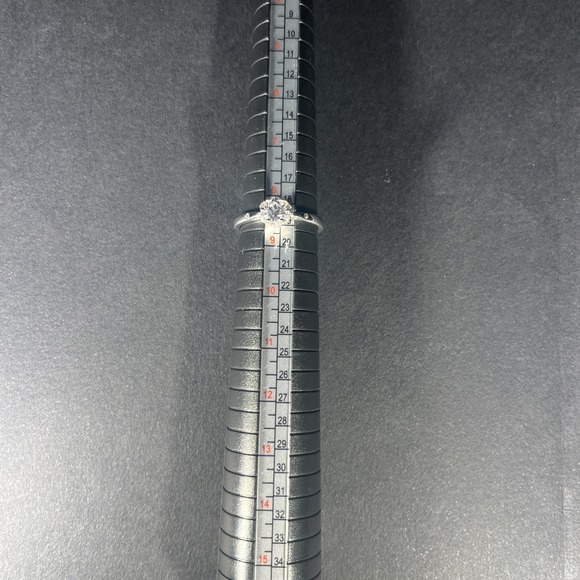 The Unbranded Brand Jewelry - Size 8.5 925 Stamp‎ Sterling Silver Flower Ring Cz